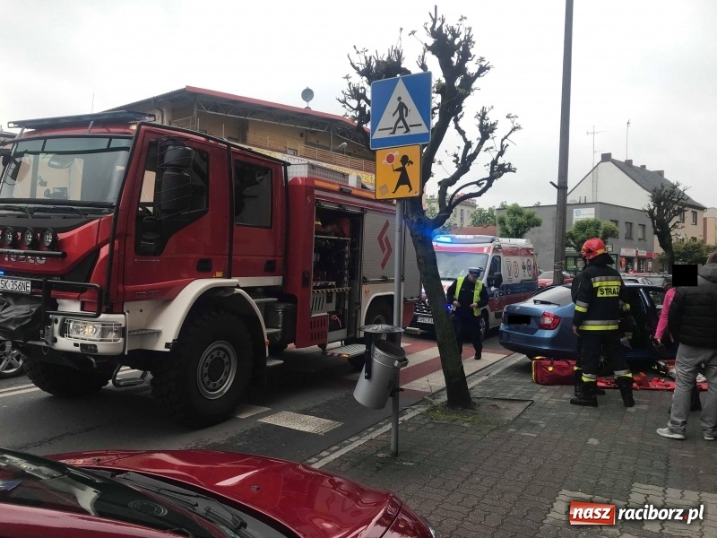 Zdjęcie w galerii na portalu naszraciborz.pl: Zdarzenie drogowe na Opawskiej. Punto uderzyło w skodę [FOTO] wiadomości z regionu