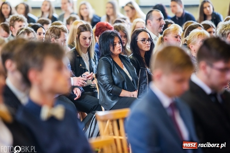 Zdjęcie w galerii na portalu naszraciborz.pl: Pożegnanie maturzystów w Ekonomiku wiadomości z regionu