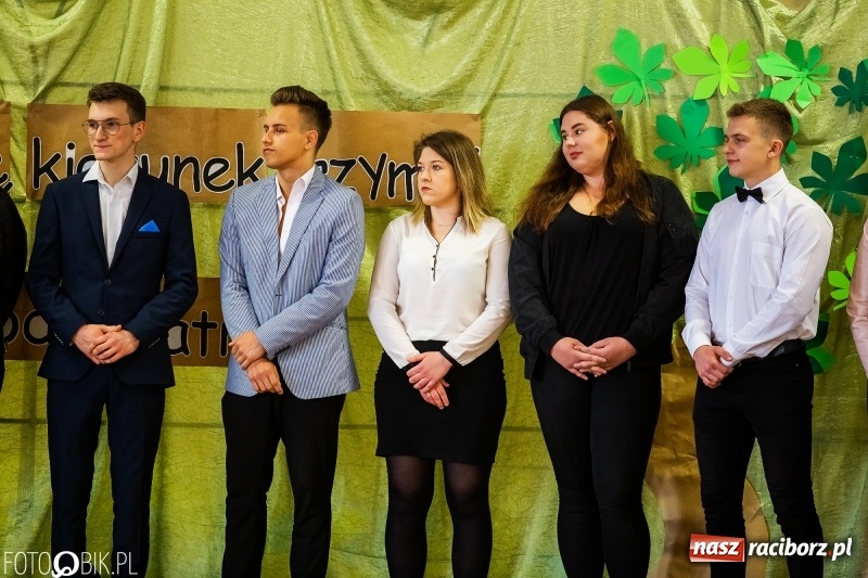 Zdjęcie w galerii na portalu naszraciborz.pl: Pożegnanie maturzystów w Ekonomiku wiadomości z regionu