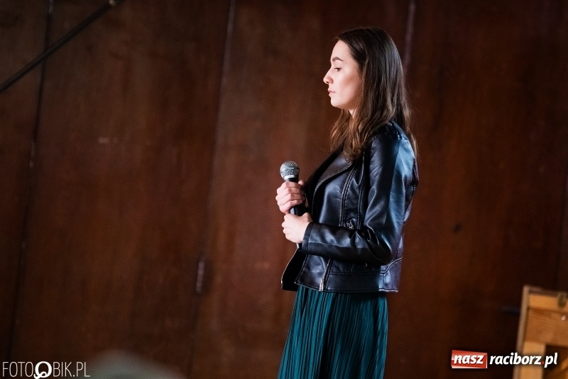 Zdjęcie w galerii na portalu naszraciborz.pl: Pożegnania nadszedł czas. Maturzyści z I LO zakończyli rok szkolny wiadomości z regionu