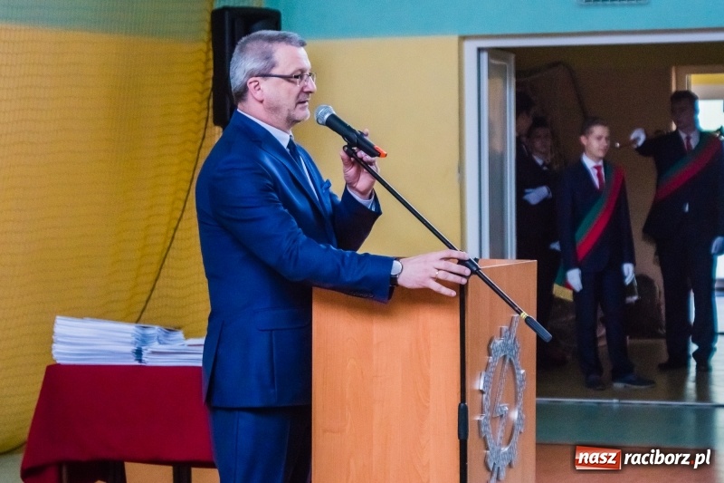 Zdjęcie w galerii na portalu naszraciborz.pl: Ponad setka absolwentów Mechanika odebrała świadectwa [FOTO] wiadomości z regionu