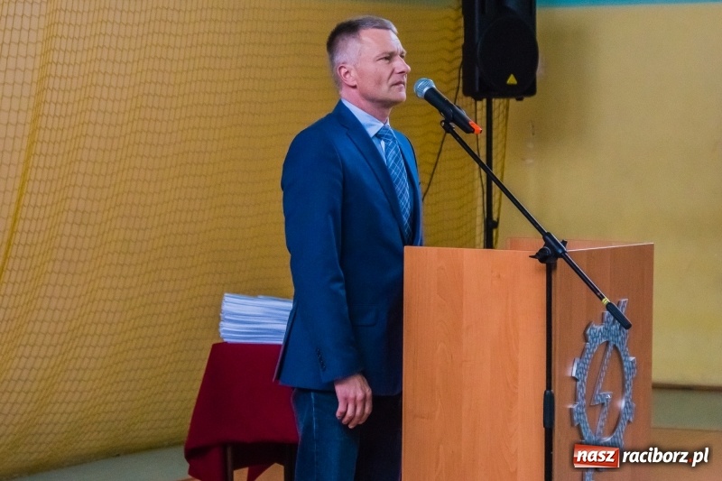 Zdjęcie w galerii na portalu naszraciborz.pl: Ponad setka absolwentów Mechanika odebrała świadectwa [FOTO] wiadomości z regionu