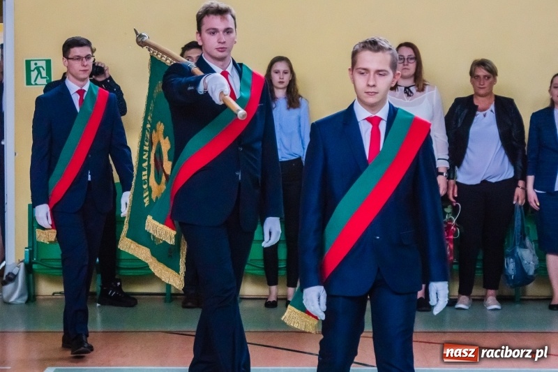 Zdjęcie w galerii na portalu naszraciborz.pl: Ponad setka absolwentów Mechanika odebrała świadectwa [FOTO] wiadomości z regionu