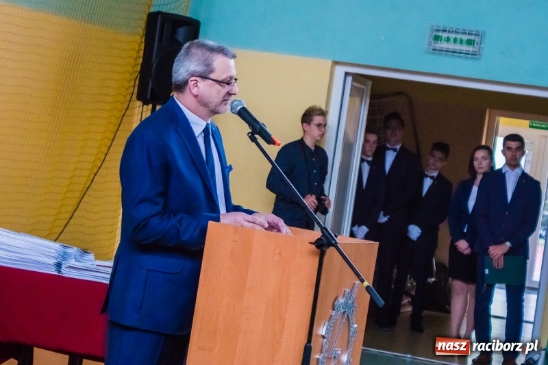 Zdjęcie w galerii na portalu naszraciborz.pl: Ponad setka absolwentów Mechanika odebrała świadectwa [FOTO] wiadomości z regionu