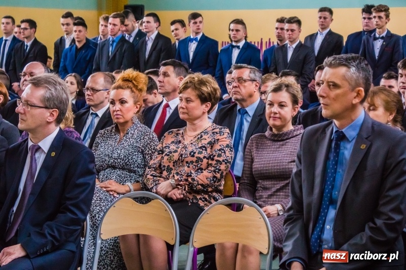 Zdjęcie w galerii na portalu naszraciborz.pl: Ponad setka absolwentów Mechanika odebrała świadectwa [FOTO] wiadomości z regionu