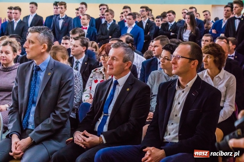 Zdjęcie w galerii na portalu naszraciborz.pl: Ponad setka absolwentów Mechanika odebrała świadectwa [FOTO] wiadomości z regionu