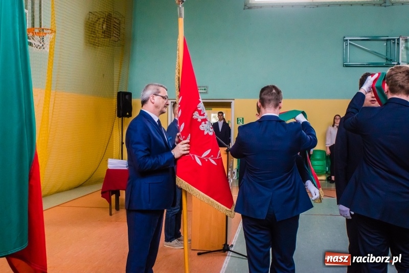 Zdjęcie w galerii na portalu naszraciborz.pl: Ponad setka absolwentów Mechanika odebrała świadectwa [FOTO] wiadomości z regionu