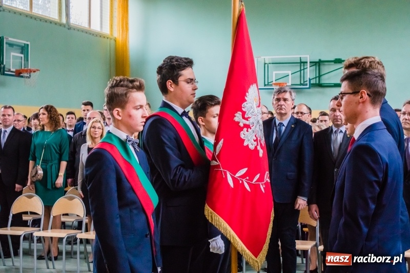 Zdjęcie w galerii na portalu naszraciborz.pl: Ponad setka absolwentów Mechanika odebrała świadectwa [FOTO] wiadomości z regionu