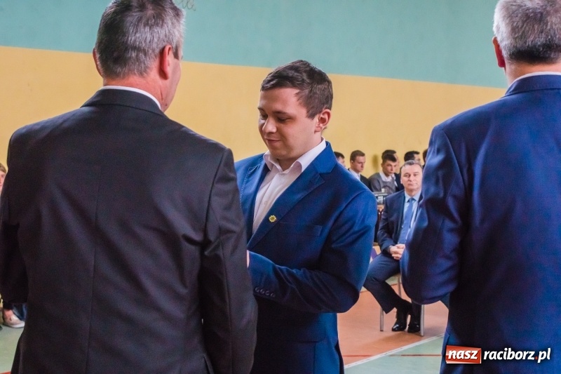 Zdjęcie w galerii na portalu naszraciborz.pl: Ponad setka absolwentów Mechanika odebrała świadectwa [FOTO] wiadomości z regionu
