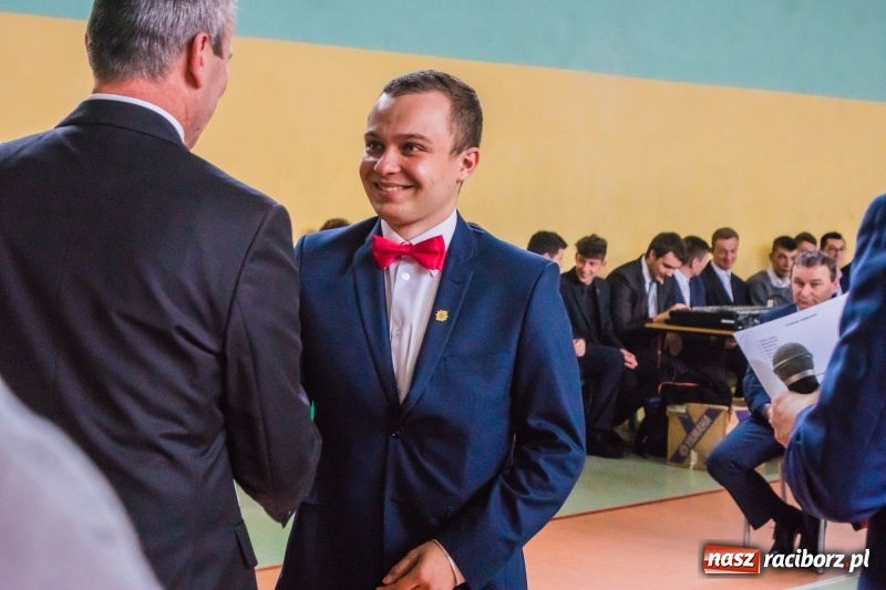 Zdjęcie w galerii na portalu naszraciborz.pl: Ponad setka absolwentów Mechanika odebrała świadectwa [FOTO] wiadomości z regionu