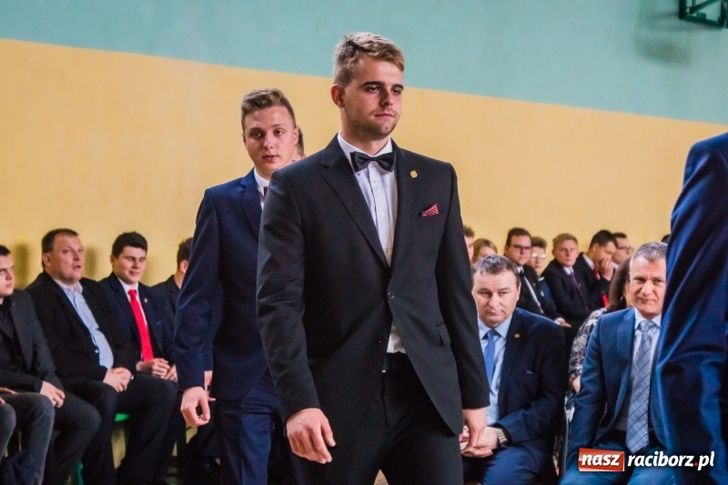 Zdjęcie w galerii na portalu naszraciborz.pl: Ponad setka absolwentów Mechanika odebrała świadectwa [FOTO] wiadomości z regionu