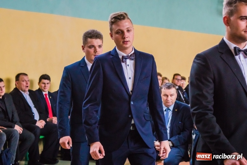 Zdjęcie w galerii na portalu naszraciborz.pl: Ponad setka absolwentów Mechanika odebrała świadectwa [FOTO] wiadomości z regionu