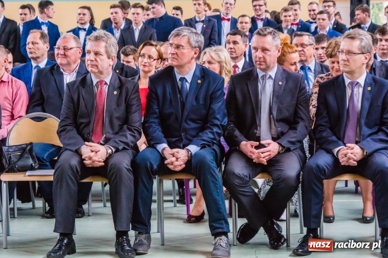 Zdjęcie w galerii na portalu naszraciborz.pl: Ponad setka absolwentów Mechanika odebrała świadectwa [FOTO] wiadomości z regionu