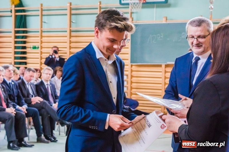 Zdjęcie w galerii na portalu naszraciborz.pl: Ponad setka absolwentów Mechanika odebrała świadectwa [FOTO] wiadomości z regionu
