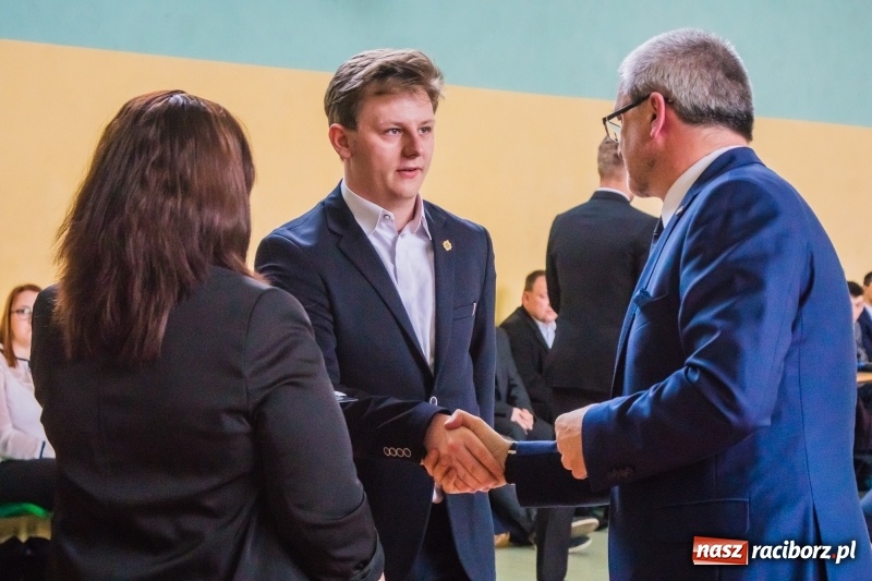 Zdjęcie w galerii na portalu naszraciborz.pl: Ponad setka absolwentów Mechanika odebrała świadectwa [FOTO] wiadomości z regionu