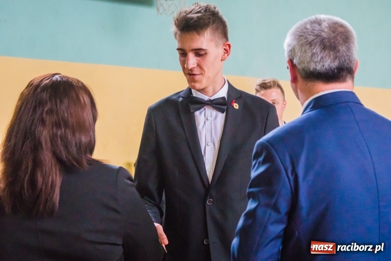 Zdjęcie w galerii na portalu naszraciborz.pl: Ponad setka absolwentów Mechanika odebrała świadectwa [FOTO] wiadomości z regionu