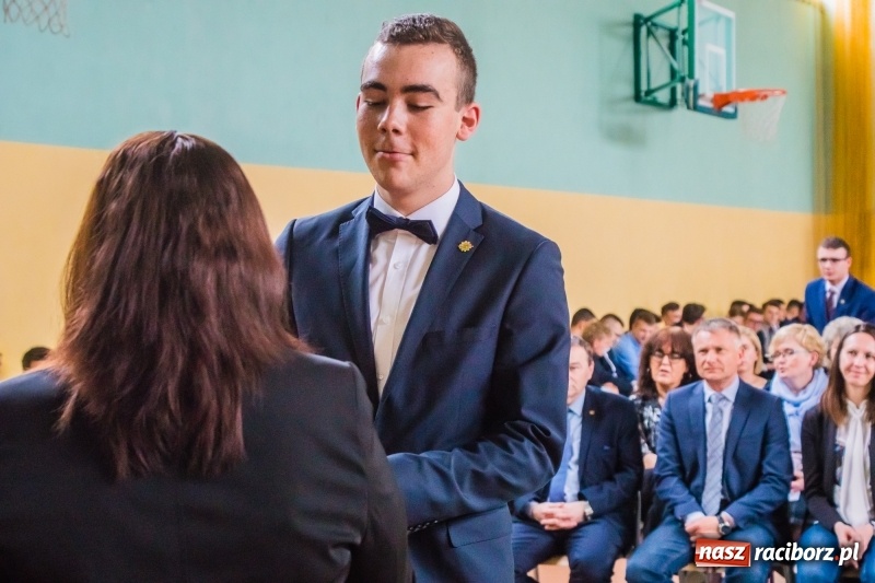 Zdjęcie w galerii na portalu naszraciborz.pl: Ponad setka absolwentów Mechanika odebrała świadectwa [FOTO] wiadomości z regionu