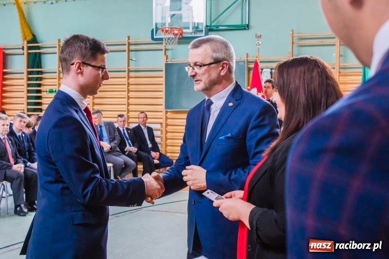 Zdjęcie w galerii na portalu naszraciborz.pl: Ponad setka absolwentów Mechanika odebrała świadectwa [FOTO] wiadomości z regionu