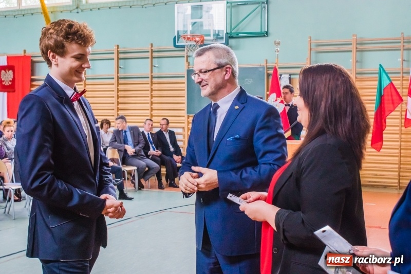 Zdjęcie w galerii na portalu naszraciborz.pl: Ponad setka absolwentów Mechanika odebrała świadectwa [FOTO] wiadomości z regionu
