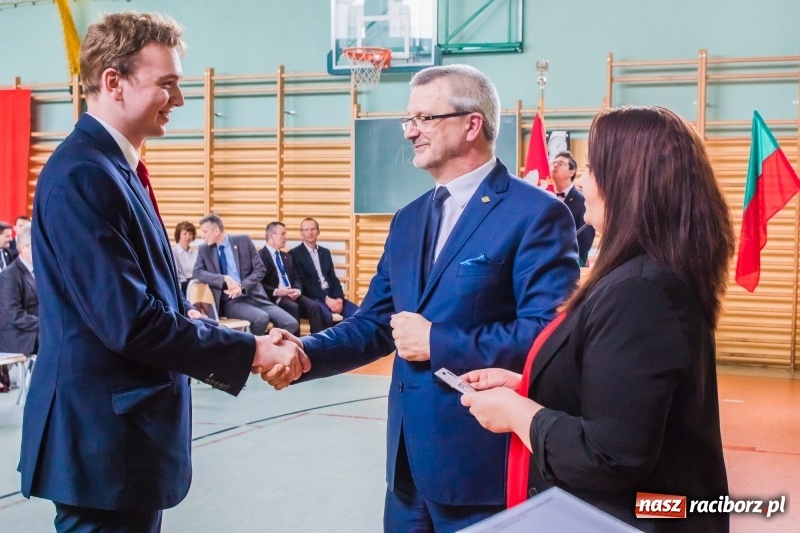 Zdjęcie w galerii na portalu naszraciborz.pl: Ponad setka absolwentów Mechanika odebrała świadectwa [FOTO] wiadomości z regionu
