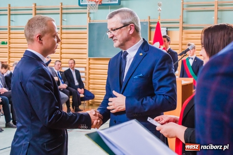 Zdjęcie w galerii na portalu naszraciborz.pl: Ponad setka absolwentów Mechanika odebrała świadectwa [FOTO] wiadomości z regionu