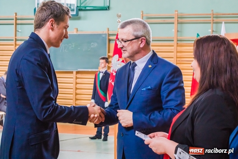 Zdjęcie w galerii na portalu naszraciborz.pl: Ponad setka absolwentów Mechanika odebrała świadectwa [FOTO] wiadomości z regionu