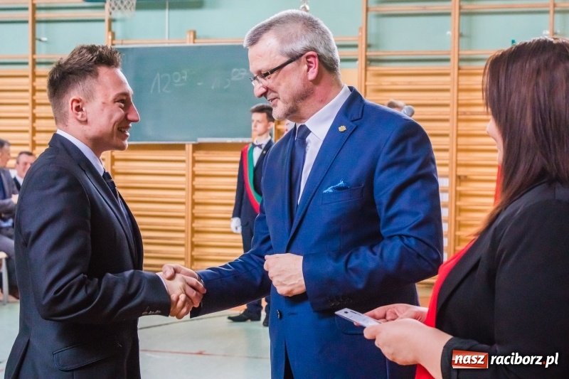 Zdjęcie w galerii na portalu naszraciborz.pl: Ponad setka absolwentów Mechanika odebrała świadectwa [FOTO] wiadomości z regionu