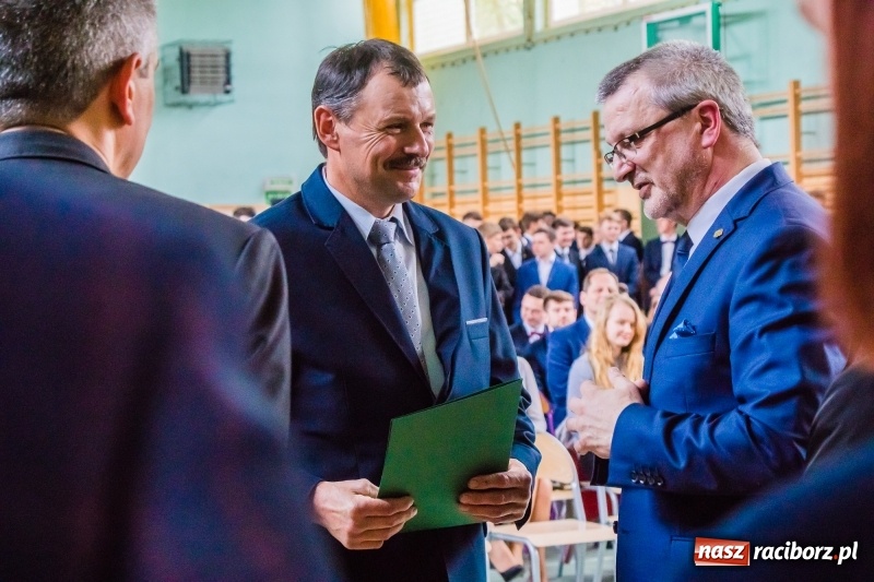 Zdjęcie w galerii na portalu naszraciborz.pl: Ponad setka absolwentów Mechanika odebrała świadectwa [FOTO] wiadomości z regionu