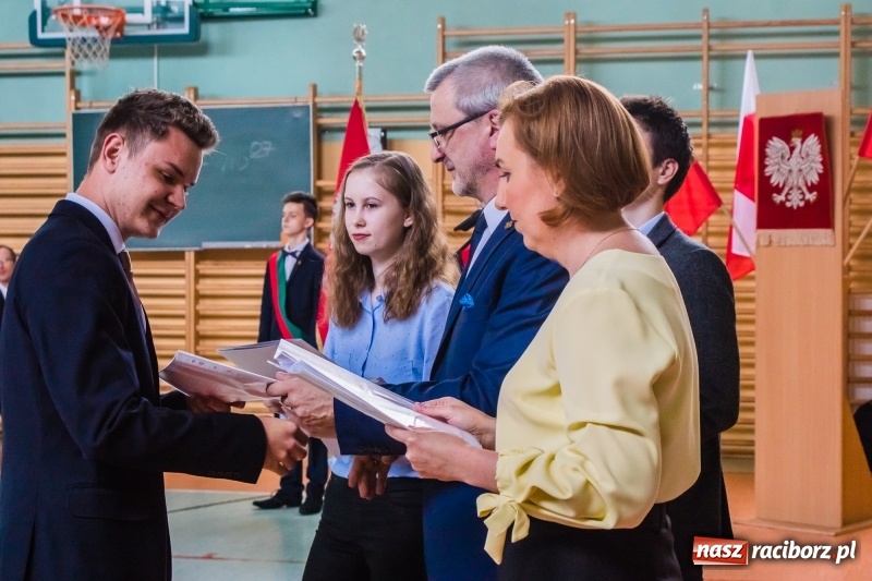 Zdjęcie w galerii na portalu naszraciborz.pl: Ponad setka absolwentów Mechanika odebrała świadectwa [FOTO] wiadomości z regionu