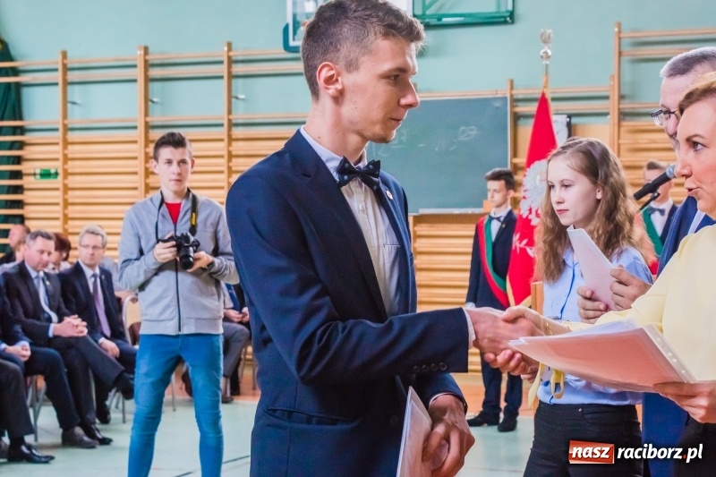 Zdjęcie w galerii na portalu naszraciborz.pl: Ponad setka absolwentów Mechanika odebrała świadectwa [FOTO] wiadomości z regionu