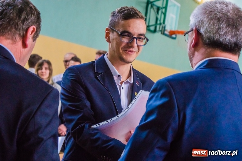 Zdjęcie w galerii na portalu naszraciborz.pl: Ponad setka absolwentów Mechanika odebrała świadectwa [FOTO] wiadomości z regionu