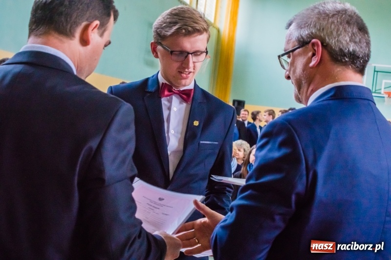 Zdjęcie w galerii na portalu naszraciborz.pl: Ponad setka absolwentów Mechanika odebrała świadectwa [FOTO] wiadomości z regionu