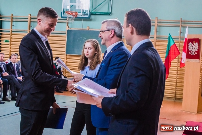 Zdjęcie w galerii na portalu naszraciborz.pl: Ponad setka absolwentów Mechanika odebrała świadectwa [FOTO] wiadomości z regionu
