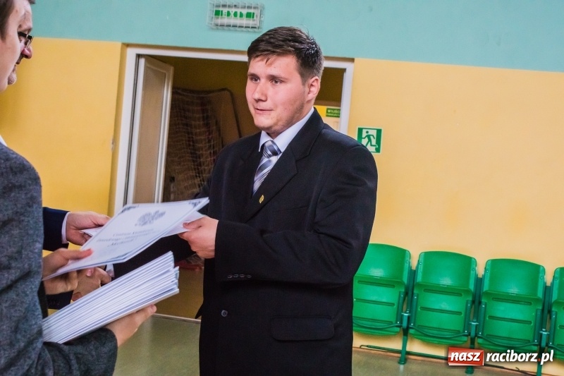 Zdjęcie w galerii na portalu naszraciborz.pl: Ponad setka absolwentów Mechanika odebrała świadectwa [FOTO] wiadomości z regionu