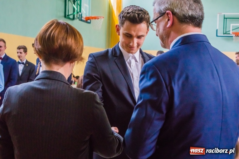 Zdjęcie w galerii na portalu naszraciborz.pl: Ponad setka absolwentów Mechanika odebrała świadectwa [FOTO] wiadomości z regionu