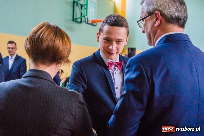 Zdjęcie w galerii na portalu naszraciborz.pl: Ponad setka absolwentów Mechanika odebrała świadectwa [FOTO] wiadomości z regionu
