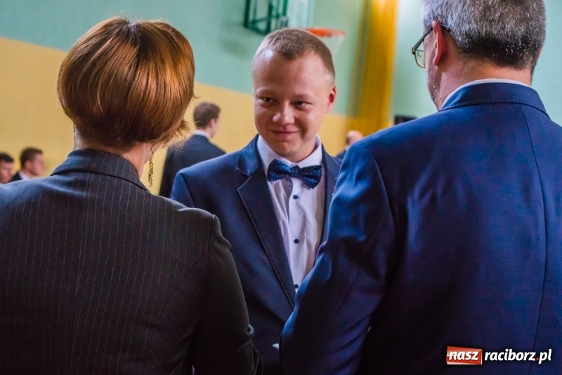 Zdjęcie w galerii na portalu naszraciborz.pl: Ponad setka absolwentów Mechanika odebrała świadectwa [FOTO] wiadomości z regionu