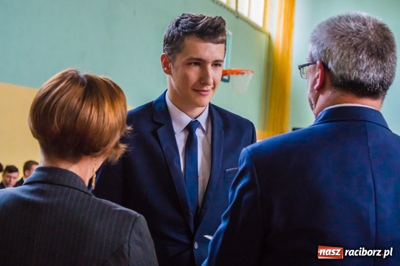 Zdjęcie w galerii na portalu naszraciborz.pl: Ponad setka absolwentów Mechanika odebrała świadectwa [FOTO] wiadomości z regionu
