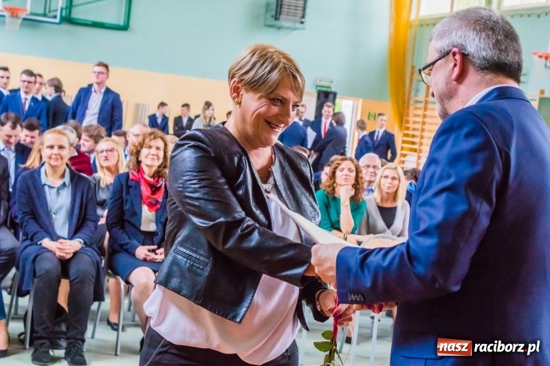 Zdjęcie w galerii na portalu naszraciborz.pl: Ponad setka absolwentów Mechanika odebrała świadectwa [FOTO] wiadomości z regionu