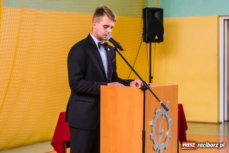 Zdjęcie w galerii na portalu naszraciborz.pl: Ponad setka absolwentów Mechanika odebrała świadectwa [FOTO] wiadomości z regionu