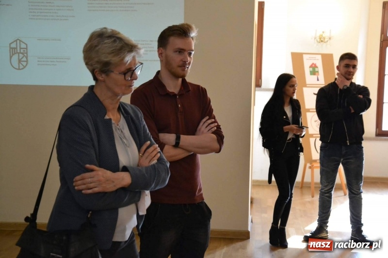 Zdjęcie w galerii na portalu naszraciborz.pl: Podwójny finisaż na Zamku Piastowskim za nami  wiadomości z regionu