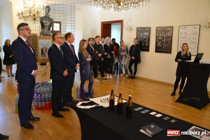 Zdjęcie w galerii na portalu naszraciborz.pl: Podwójny finisaż na Zamku Piastowskim za nami  wiadomości z regionu