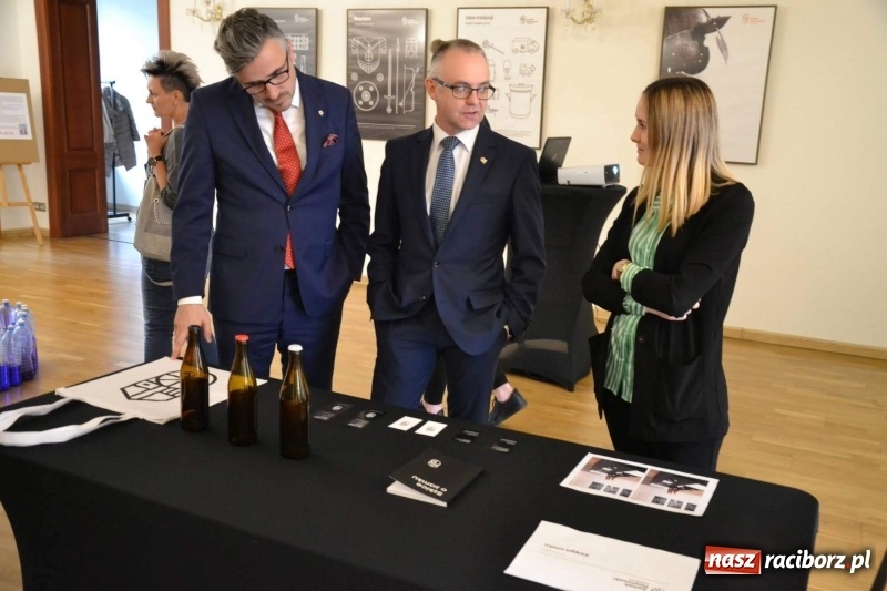 Zdjęcie w galerii na portalu naszraciborz.pl: Podwójny finisaż na Zamku Piastowskim za nami  wiadomości z regionu