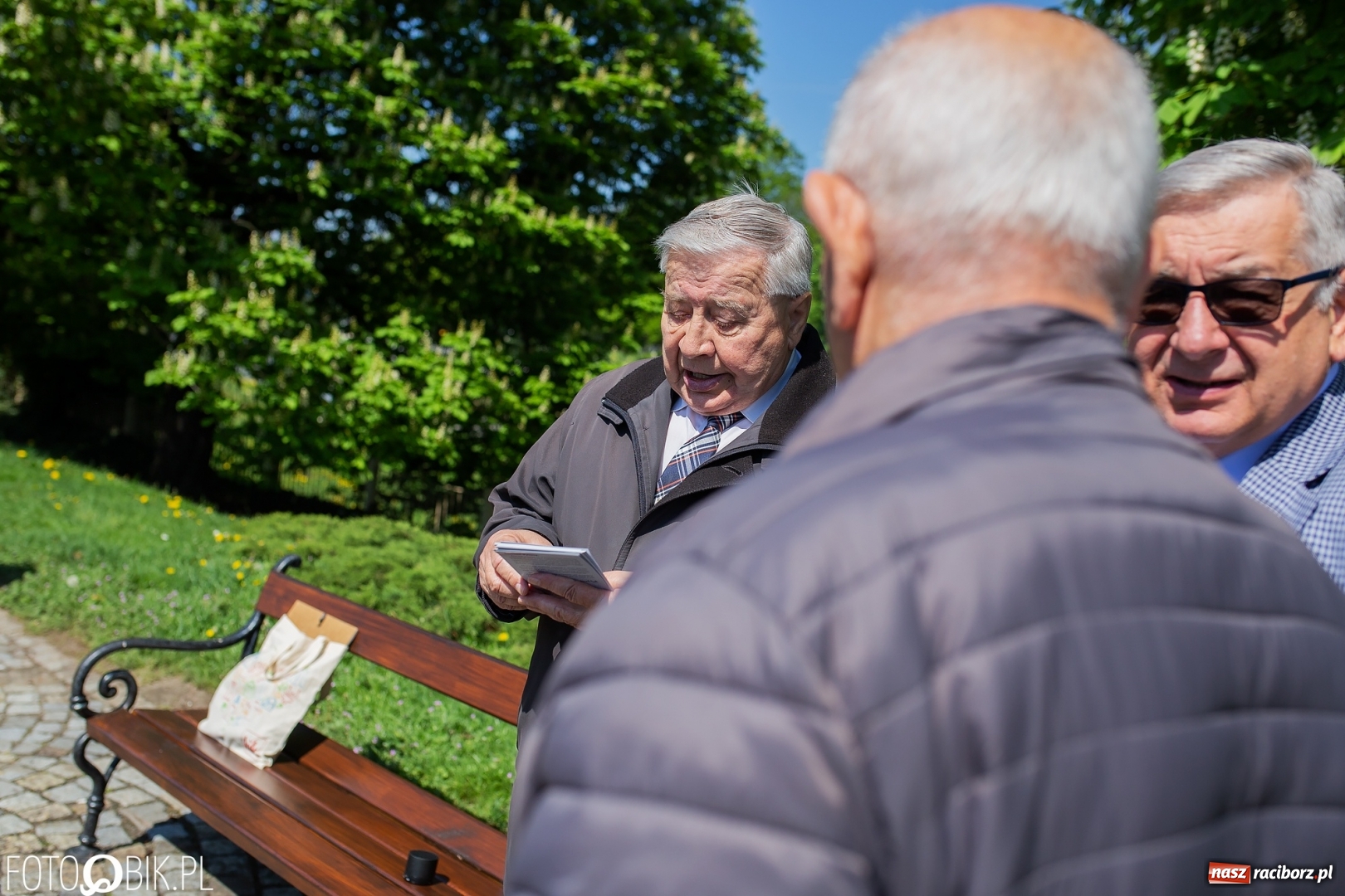 Zdjęcie w galerii na portalu naszraciborz.pl: Niech się święci 1 Maja. Lewica pod pomnikiem Matki Polki [FOTO] wiadomości z regionu