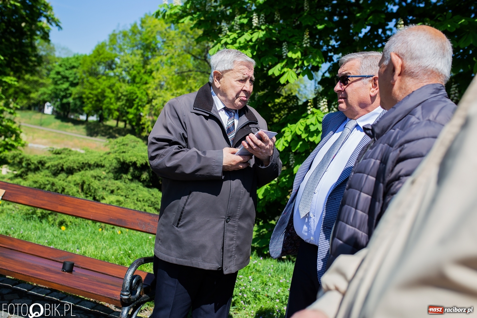 Zdjęcie w galerii na portalu naszraciborz.pl: Niech się święci 1 Maja. Lewica pod pomnikiem Matki Polki [FOTO] wiadomości z regionu