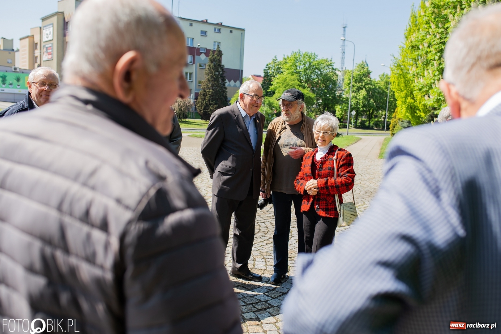 Zdjęcie w galerii na portalu naszraciborz.pl: Niech się święci 1 Maja. Lewica pod pomnikiem Matki Polki [FOTO] wiadomości z regionu
