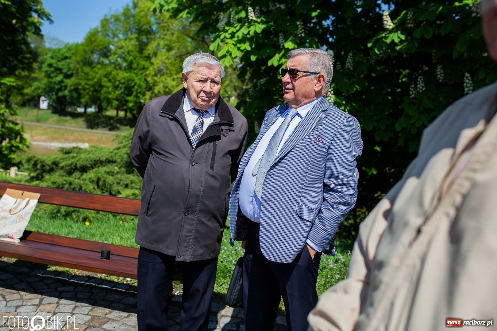 Zdjęcie w galerii na portalu naszraciborz.pl: Niech się święci 1 Maja. Lewica pod pomnikiem Matki Polki [FOTO] wiadomości z regionu