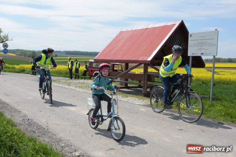 Zdjęcie w galerii na portalu naszraciborz.pl: Ale jazda ! Rajd rozpoczynający sezon rowerowy w gminie Krzyżanowice  wiadomości z regionu