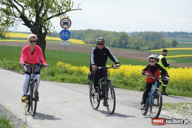 Zdjęcie w galerii na portalu naszraciborz.pl: Ale jazda ! Rajd rozpoczynający sezon rowerowy w gminie Krzyżanowice  wiadomości z regionu