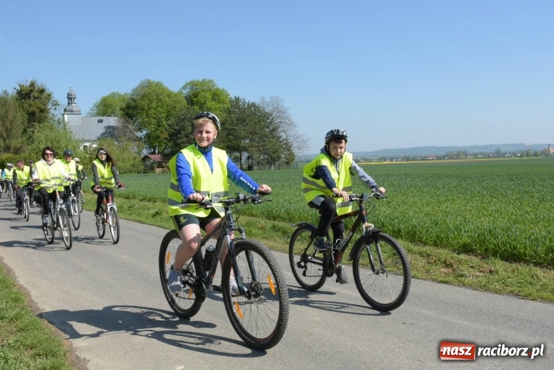 Zdjęcie w galerii na portalu naszraciborz.pl: Ale jazda ! Rajd rozpoczynający sezon rowerowy w gminie Krzyżanowice  wiadomości z regionu